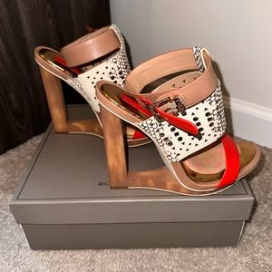 💛✨Chic BCBG Max Azria Snakeskin/Orange Wood Wedge Sandal size 8.5